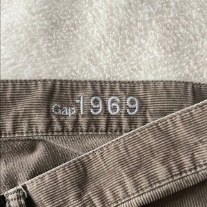 GAP Men's Corduroy Pants in Brown